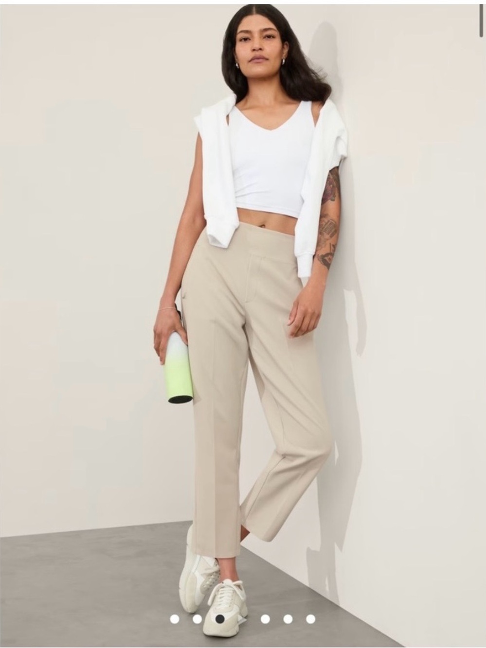 ATHLETA Abalone Cream Endless High Rise Pant Tapered Leg Pull On Bottoms
Size 6